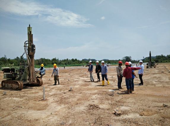 HY130D solar pile driver piling and drilling work on construction site
