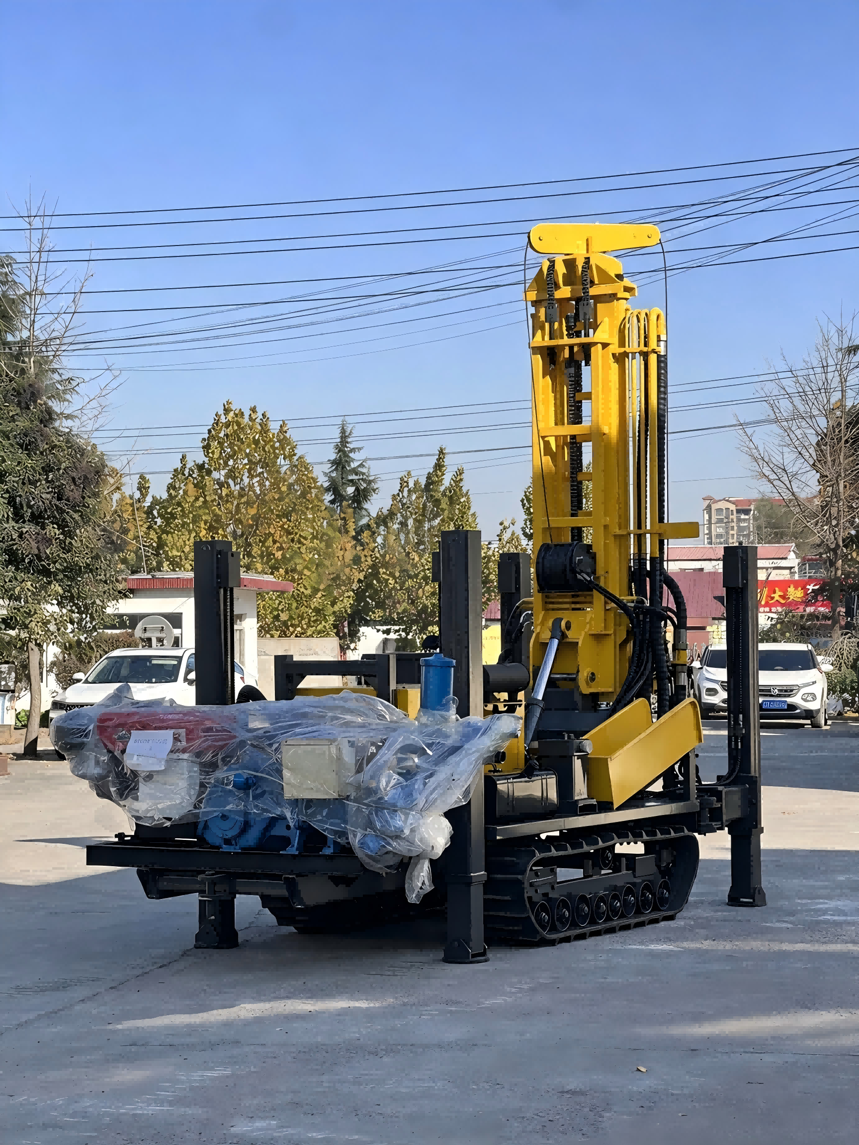 Hydraulic crawler drill rig for 260m water well