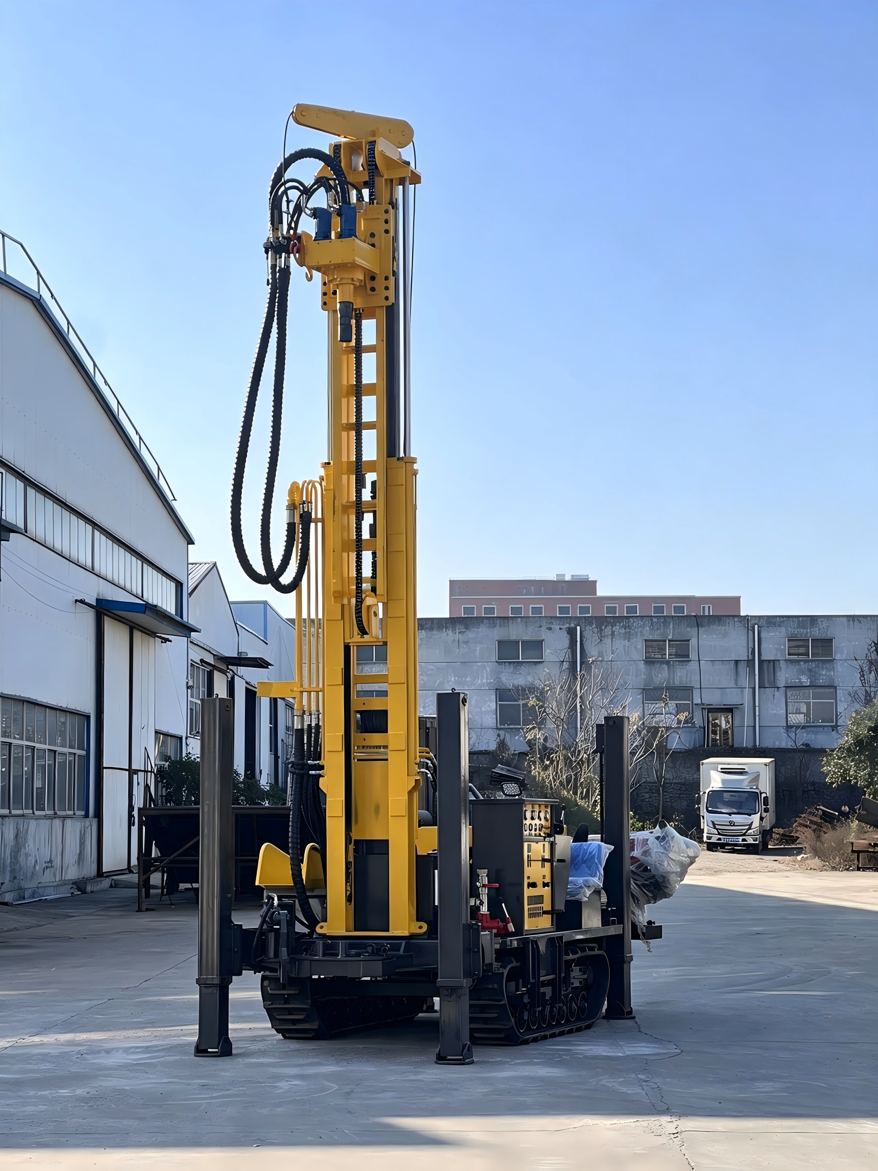 Crawler water well drilling rig hydraulic top‑head drive