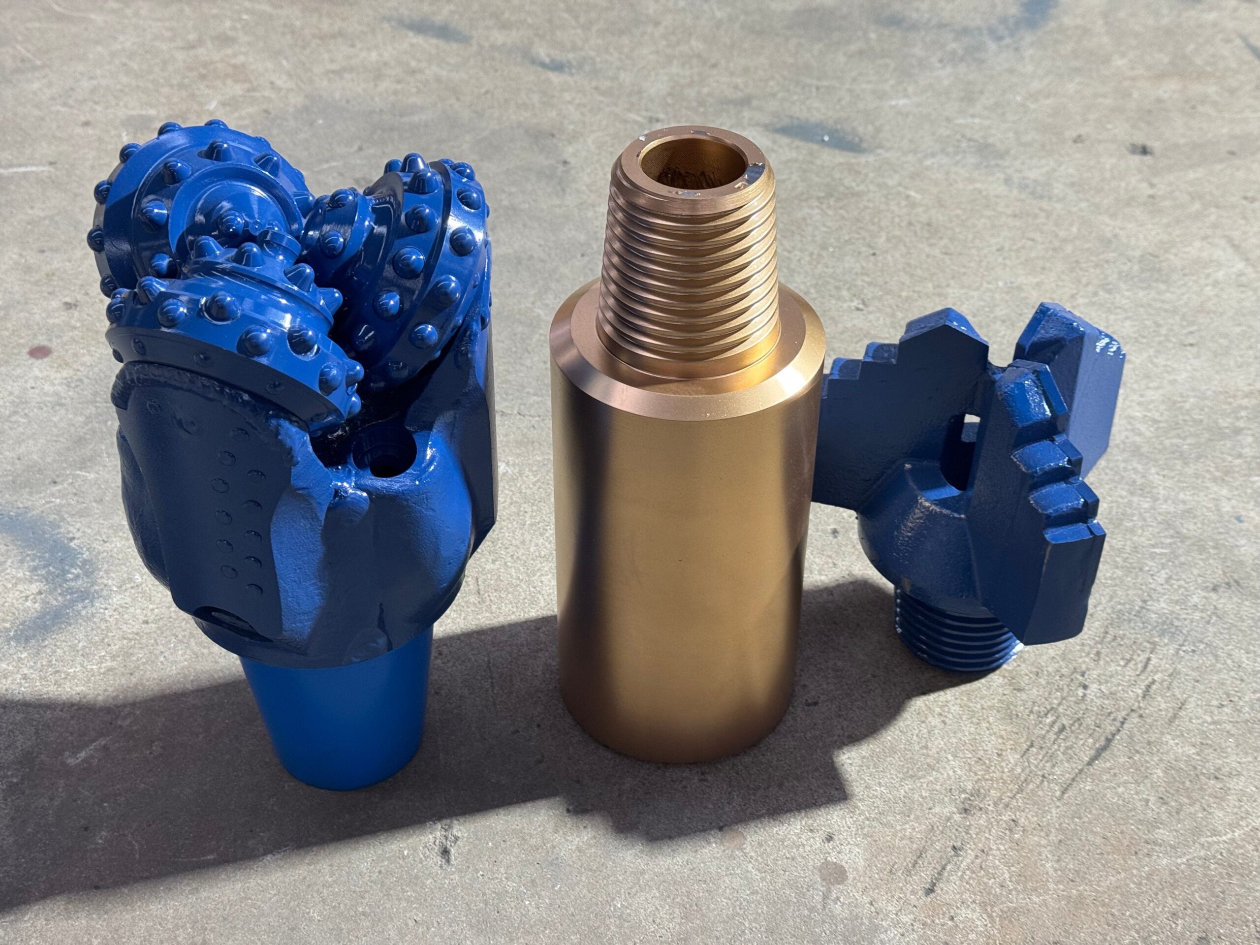 Drill bit and drill rod accessories for HY280 well drilling rig